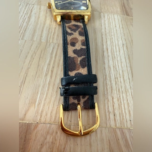 Joan Rivers ladies square gold tone animal print watch NEW BATTERY - Picture 4 of 11